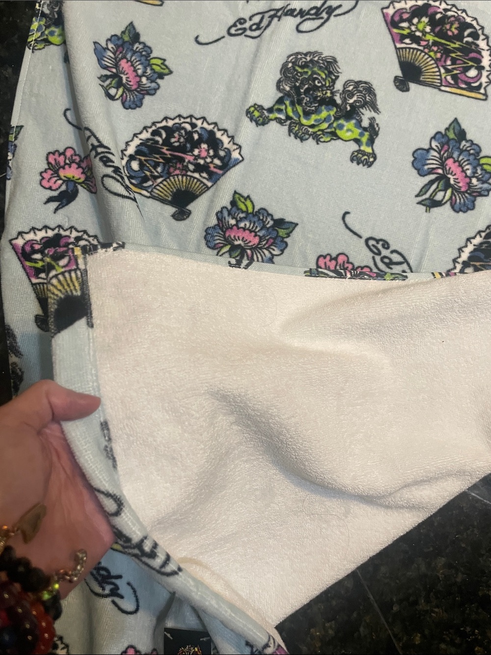 Ed Hardy Bath Towel - Picture 5 of 6